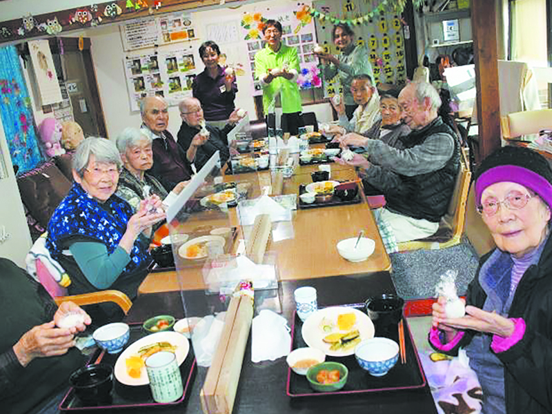 埼玉・ふじみ野そらまめ　おにぎり写真で世界の子どもに学校給食を